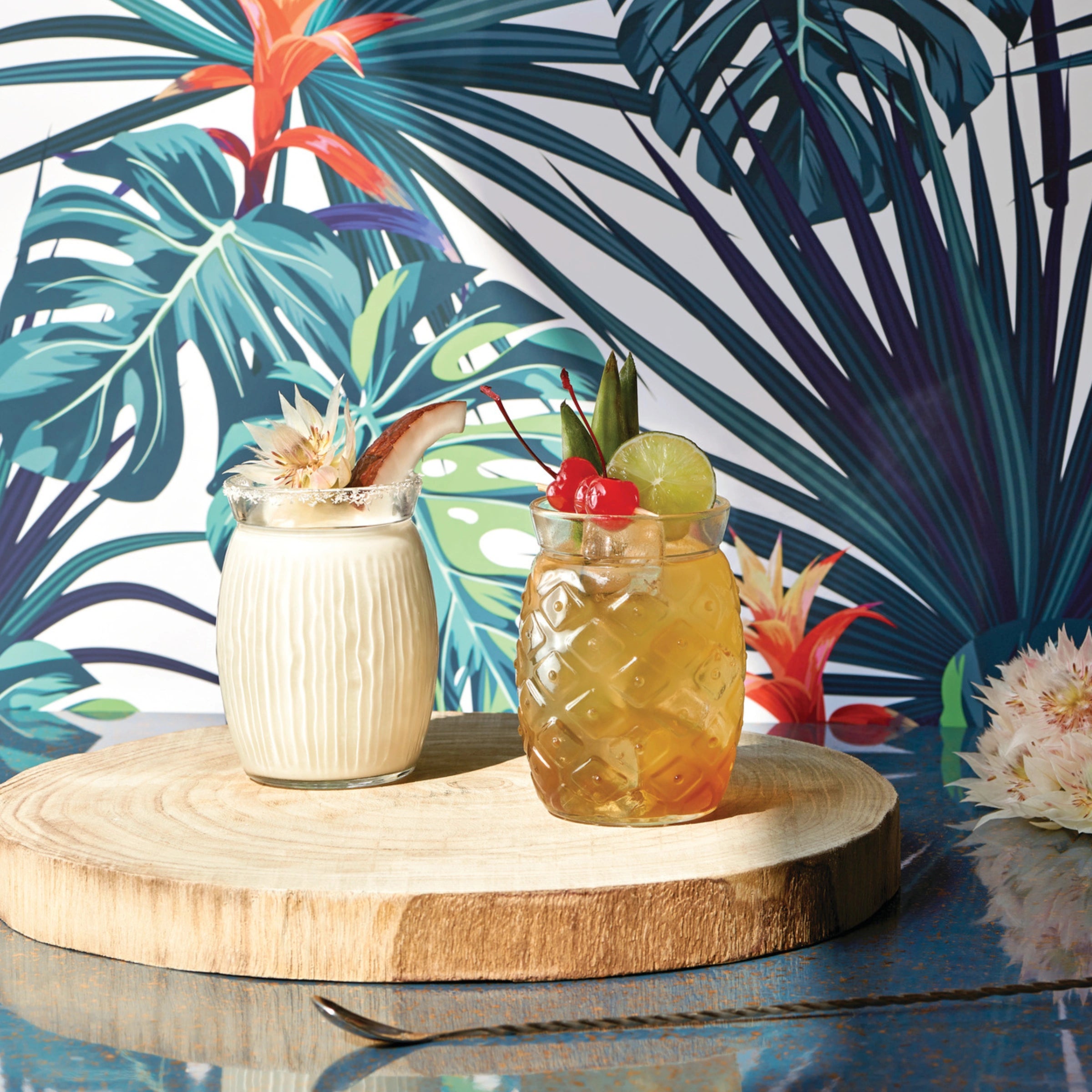 Bartender Sour Cocktail Pineapple Glasses